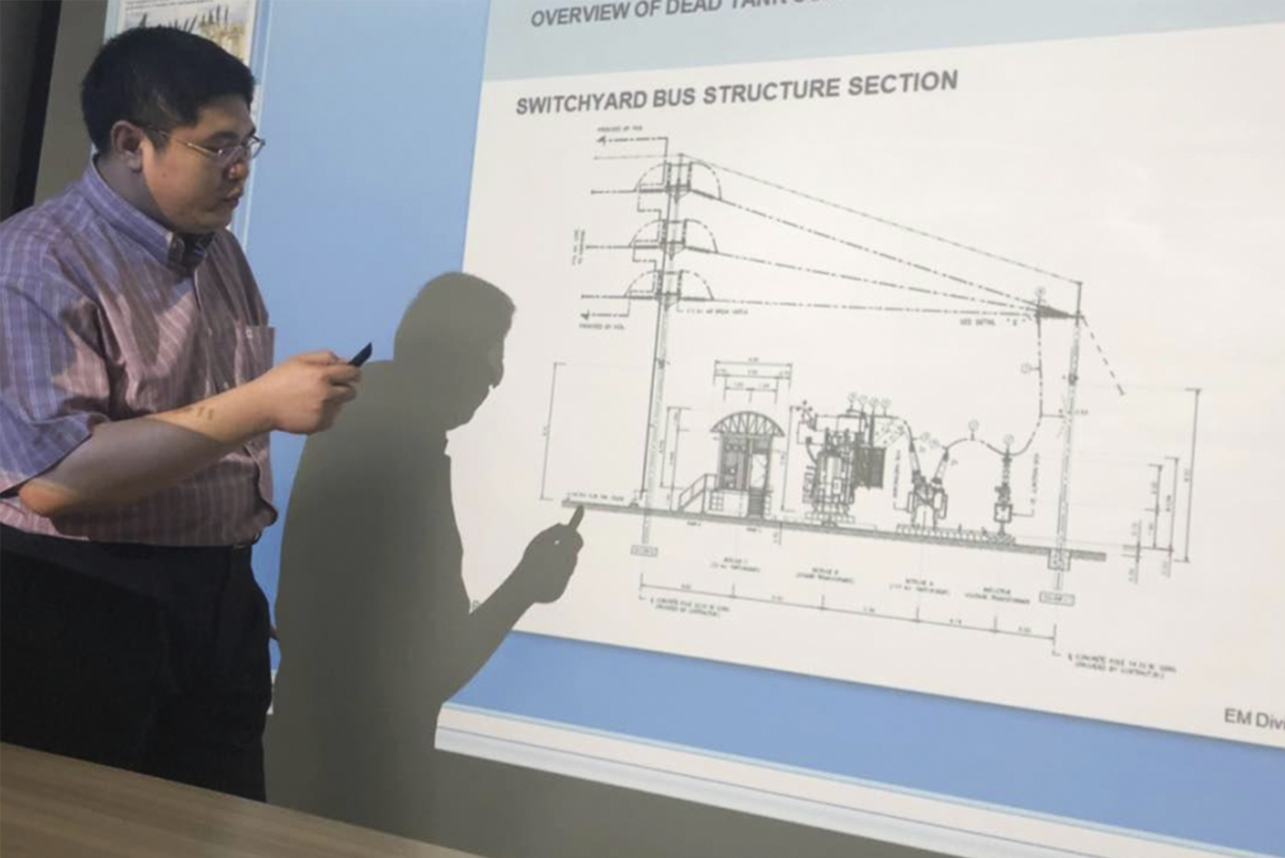 Siemens Engineer Explaining Diagram VP.Start